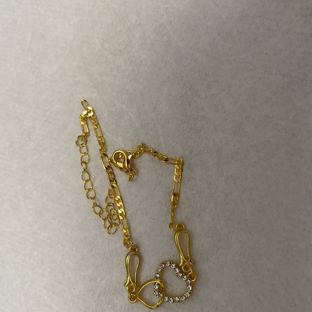 a bracelet.size small. Color gold